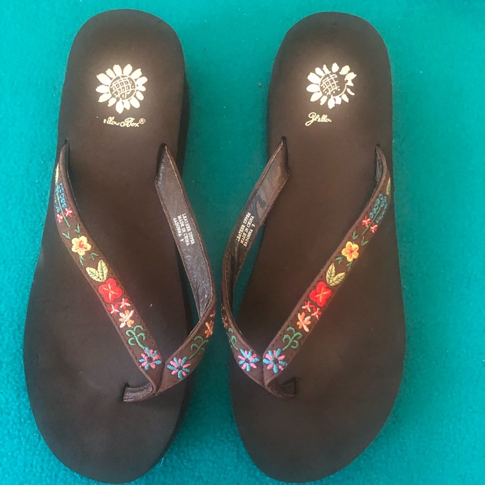 Yellow Box Floral Strap Thongs w Foam Sole Sz 9